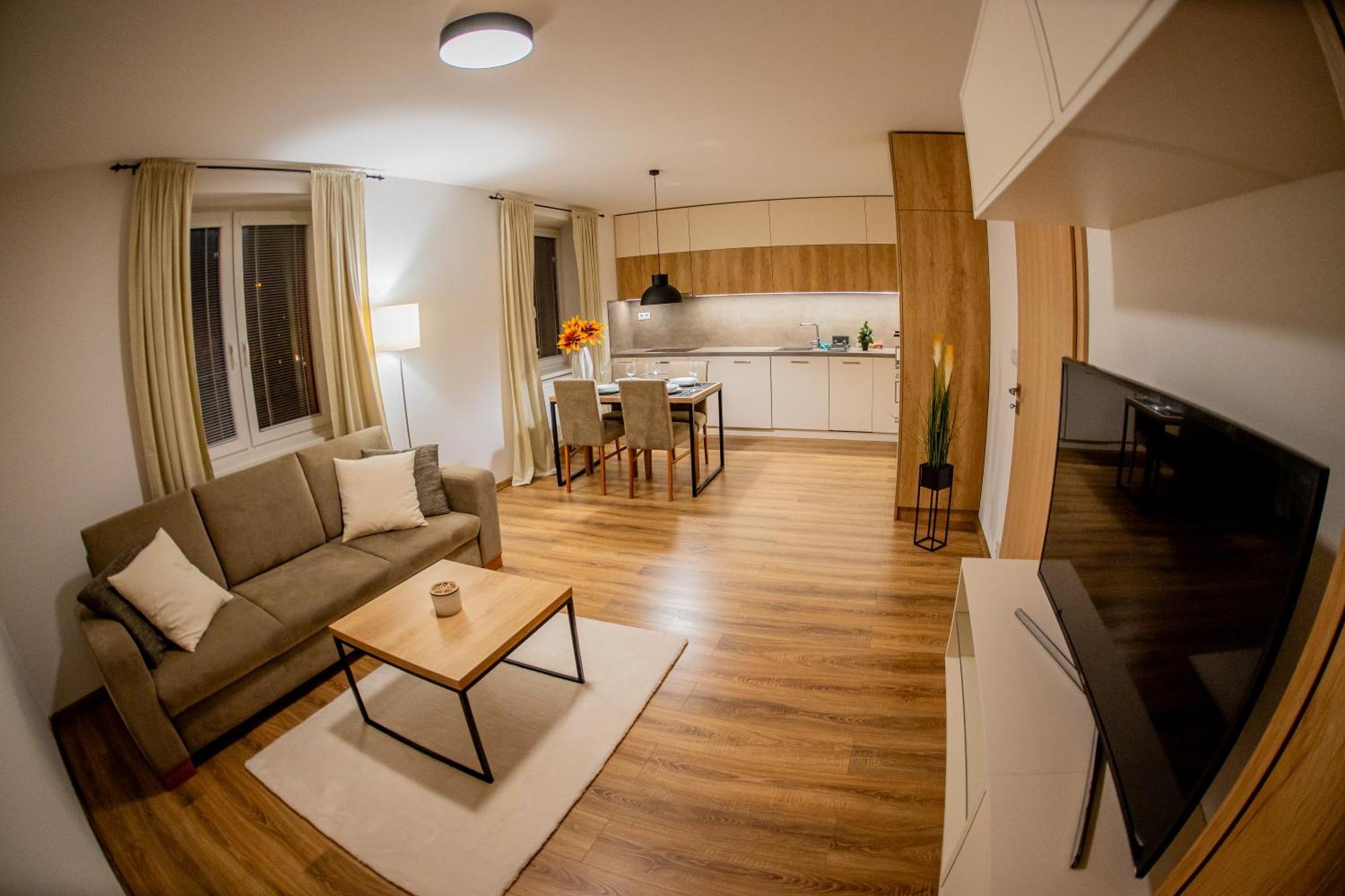 Old Town City Center Apartment 1 - Private Parking Included 科希策 外观 照片